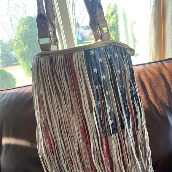 Gently used Steve Madden satchel bag. - Picture 2 of 3